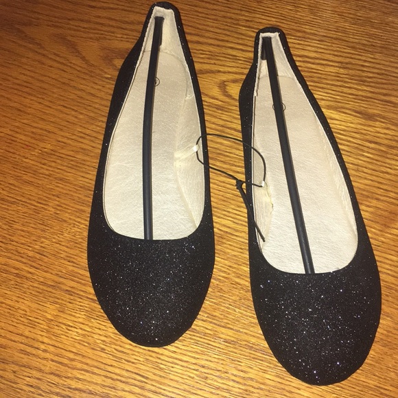 black flat shoes wide width
